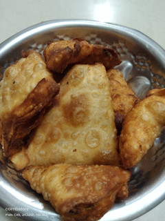 சமோசா(samosa recipe in tamil) செய்முறை முக்கிய புகைப்படம்