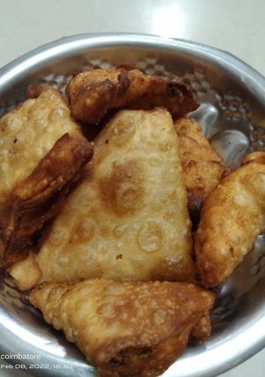 சமோசா(samosa recipe in tamil) செய்முறை முக்கிய புகைப்படம்