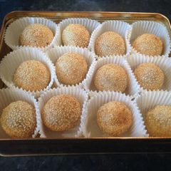 A picture of Red bean sesame balls.
