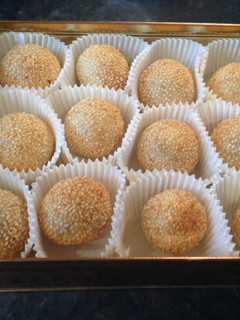 A picture of Red bean sesame balls.