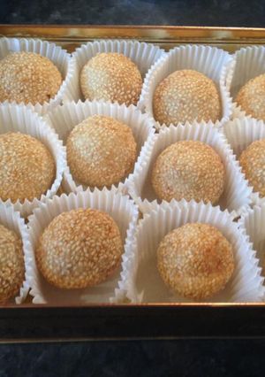A picture of Red bean sesame balls.