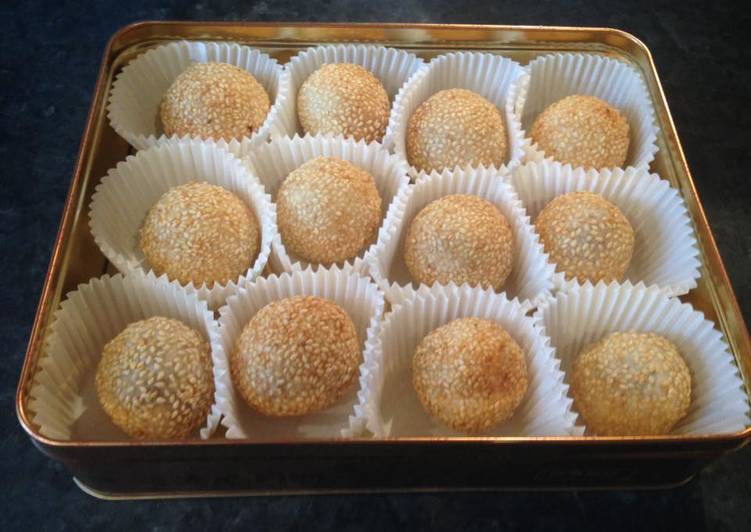 Red bean sesame balls