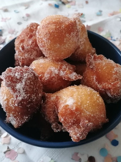 Foto di Frittole ripiene di crema