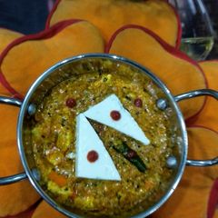 A picture of Makhmali paneer.