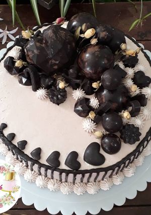 عکسی از دستور ایده تزیین کیک شکلاتی