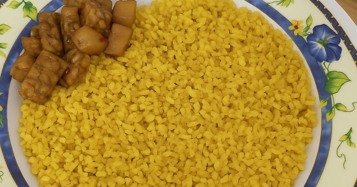 Nasi kuning, oseng kentang dan tempe