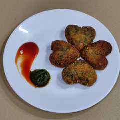 कटलेटस पालकचे (Palak Cutlet Recipe In Marathi) रेसिपी चे मुख्य फोटो 