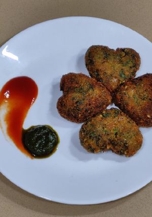 कटलेटस पालकचे (Palak Cutlet Recipe In Marathi) रेसिपी चे मुख्य फोटो 
