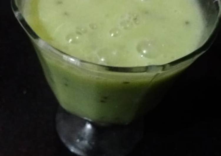 How to Make Favorite Kiwi Smoothie