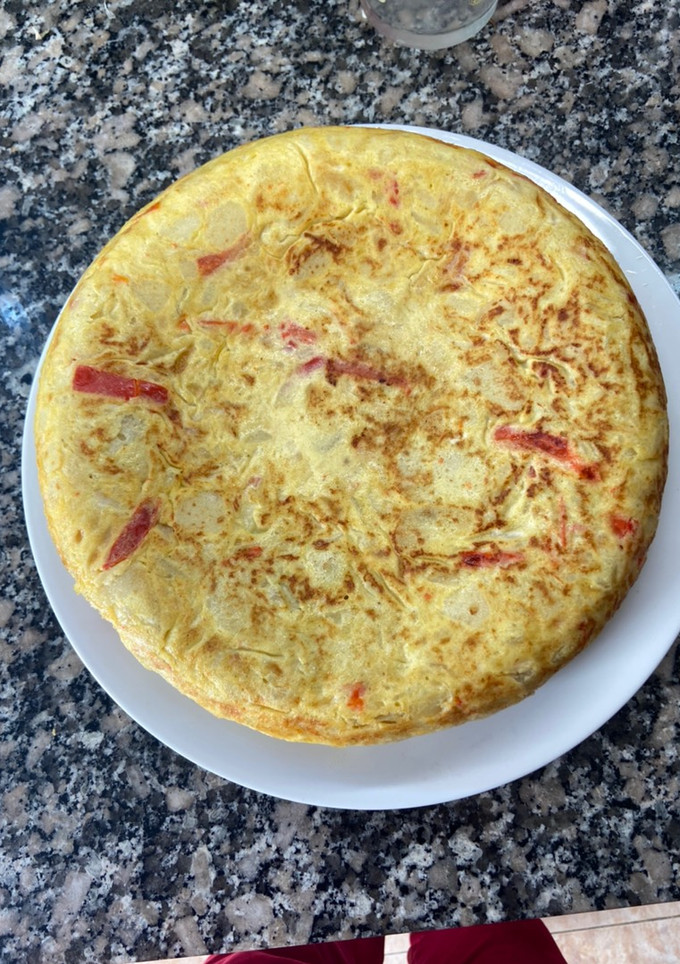 Una foto de Tortilla de patatas con pimiento