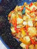 Pollo al curry con verdure croccanti