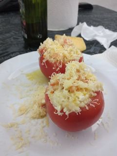 Una foto de Tomates rellenos! Súper rápidos !🤩