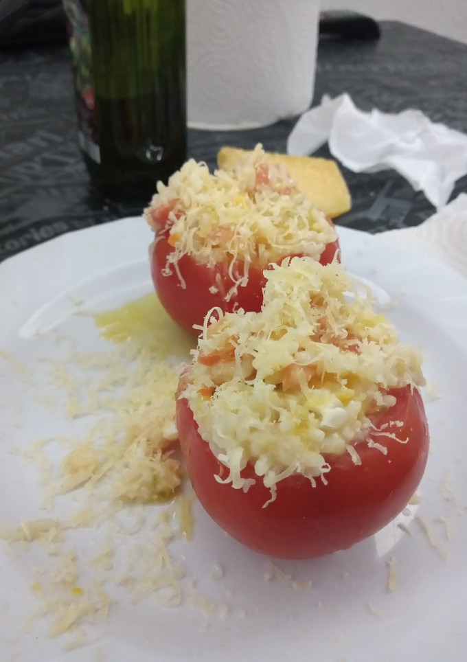 Una foto de Tomates rellenos! Súper rápidos !🤩