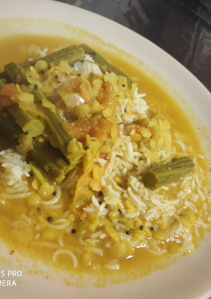 A picture of Drumstick dal with rice.