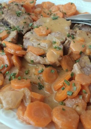 Une photo de Roti de veau et carottes à la moutarde au cook expert
