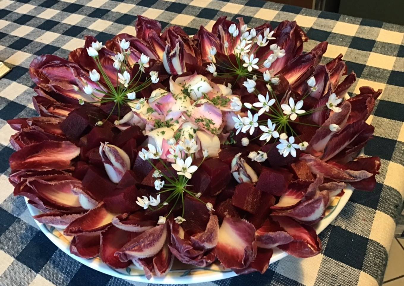 Simple Way to Make Super Quick Homemade Salade d endives rouges aux betteraves et fleurs d ail triquetre