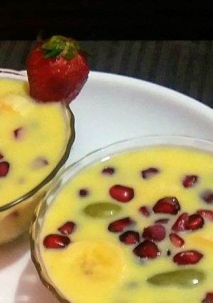 A picture of Fruit Custard.