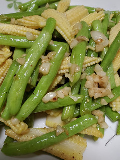 蒜香玉米筍炒四季豆 的食譜成品照片