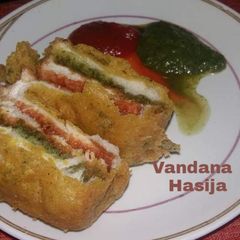 A picture of Bread Pakora.