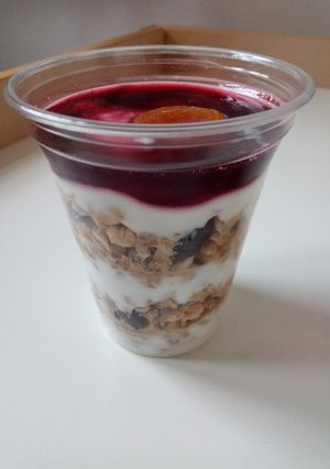 Müzlis-áfonyás pohárkrém recept fotója