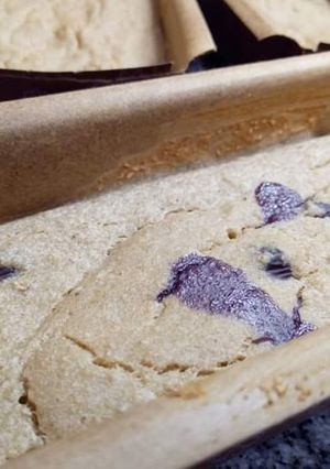 Una foto de Budín saludable de banana y arándanos
