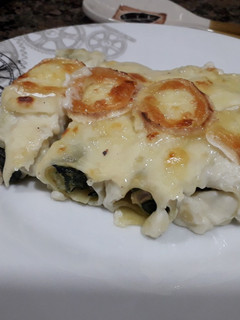 Una foto de Canelones de espinacas, atún y gambas