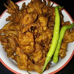A picture of Onion pakoda.