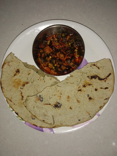 બાજરીના રોટલા (Bajri Rotla Recipe In Gujarati) રેસીપી મુખ્ય ફોટો
