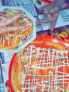 صورة لوصفة بيتزا بعجينة قطنية بنة