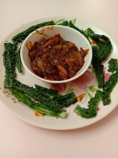 કારેલા નું શાક (Karela Shak Recipe In Gujarati) રેસીપી મુખ્ય ફોટો