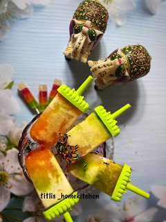 A picture of Ice Popsicles.
