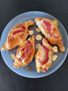 Une photo de Feuilletés aux poivrons et au fromage de chèvre 😋🫑