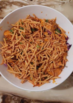 صورة لوصفة سلطة زنجر ستربس و شيبس عيدان 😋