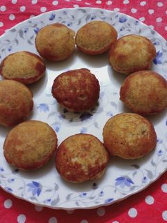 गोड आप्पे (sweet appe recipe in marathi) रेसिपी चे मुख्य फोटो