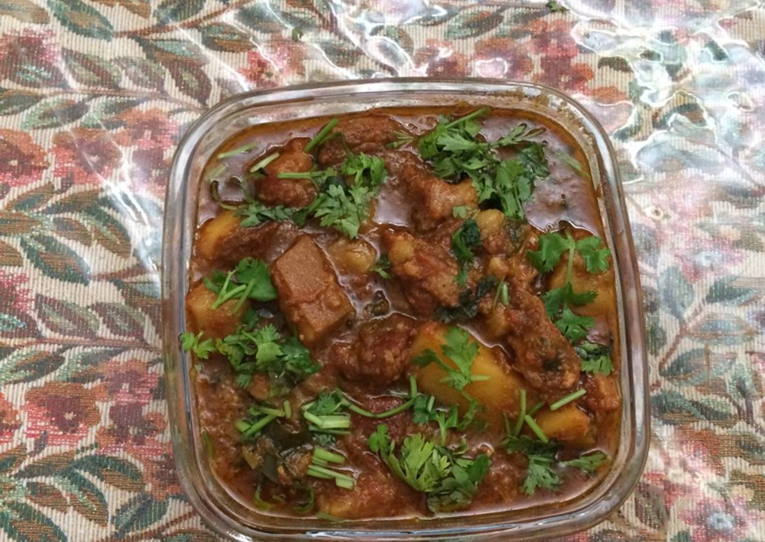 pork and potato curry Recipe by Rita Mehta Cookpad