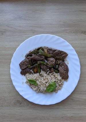 Une photo de Émincés de boeuf aux poivrons sauce soja