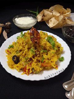ખારી ભાત (Khari Bhat Recipe In Gujarati) રેસીપી મુખ્ય ફોટો