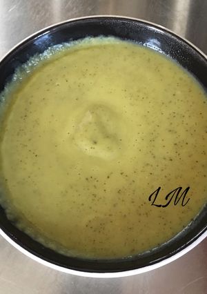 Una foto de Crema de calabacín al curry en olla GM