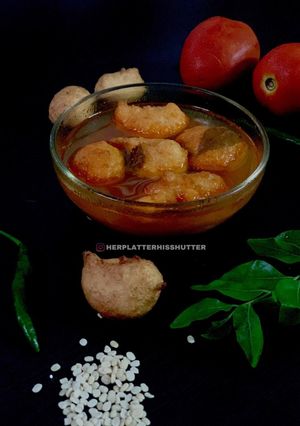 रस्सम वडा (rasam vada recipe in marathi) रेसिपी चे मुख्य फोटो 