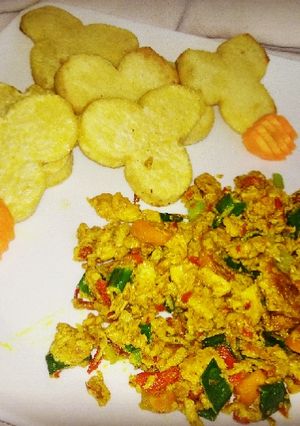A picture of Fried yam with scramble egg sauce.