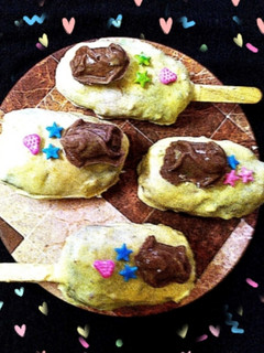 ચોકલેટ કેક પોપસિકલ્સ(Chocolate cake popsicles recipe in gujarati) રેસીપી મુખ્ય ફોટો