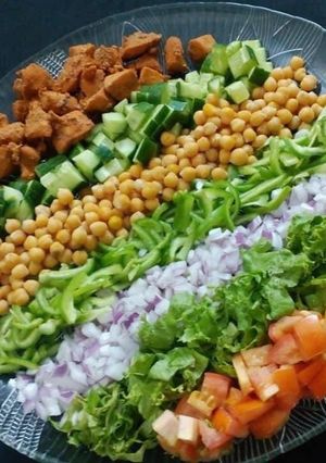 A picture of Fresh salad with chicken.