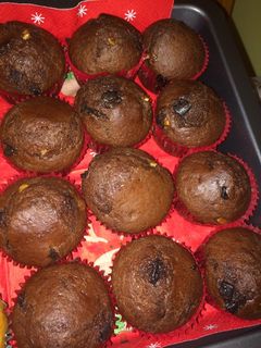 Gyömbéres-kardamomos narancsos muffin csokival és kandírozott narancshéjjal recept fotója