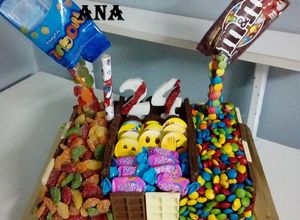Una foto de Torta golosinas antigravedad cumpleaños hincha de river