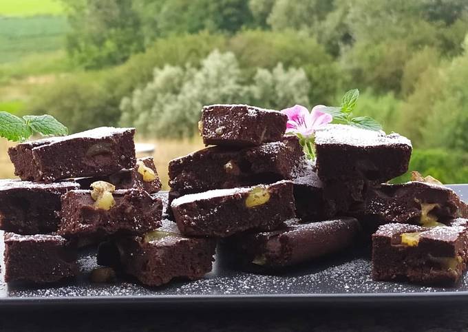 Brownies con uva e noci (versione leggera)