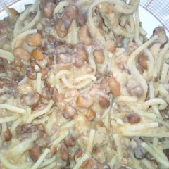 Naija mixed spaghetti and beans😋😋(the difference is in the taste) A picture of Naija mixed spaghetti and beans😋😋(the difference is in the taste).