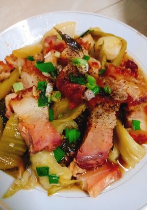 Hình của món Thịt quay kho cải chua.