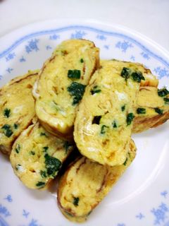 A picture of 3-Egg Japanese Rolled Omelet with Dashi and Green Onion.