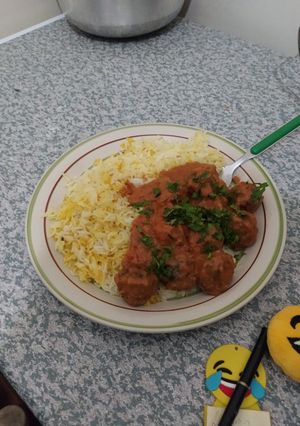 A picture of Meatballs in tomato and coconut sauce😋.