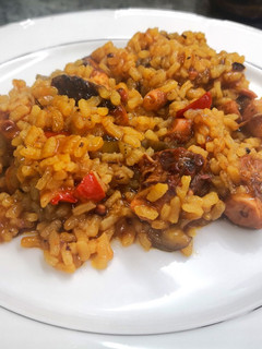 Una foto de Arroz y pulpo